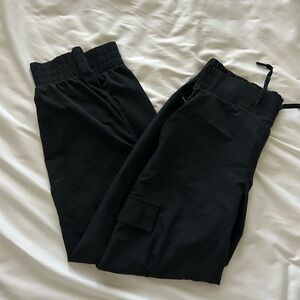 LIKE NEW All in Motion Women's Active Light Mid-Rise Cargo Joggers